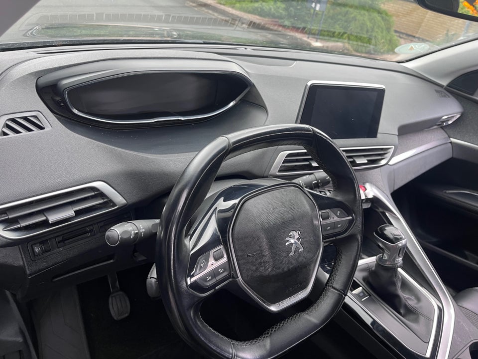 Peugeot 5008 1,5 BlueHDi 130 Allure 7prs 5d