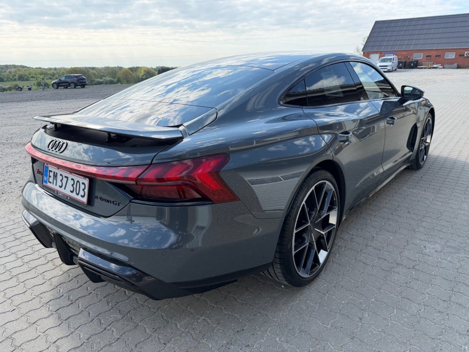 Audi RS e-tron GT quattro 4d
