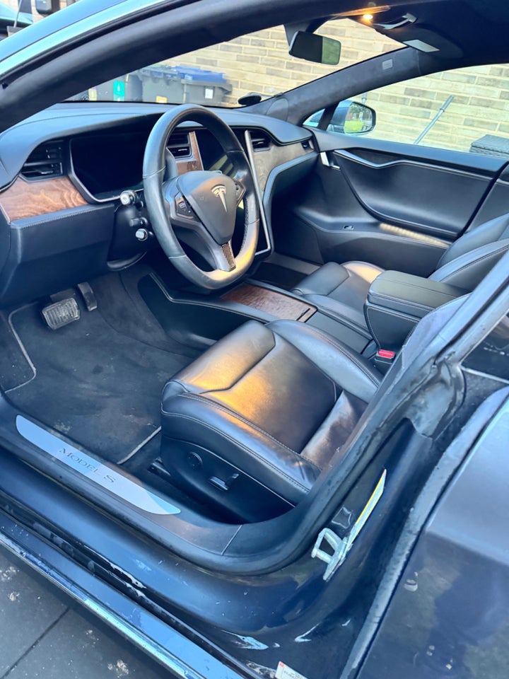 Tesla Model S Standard Range AWD 5d