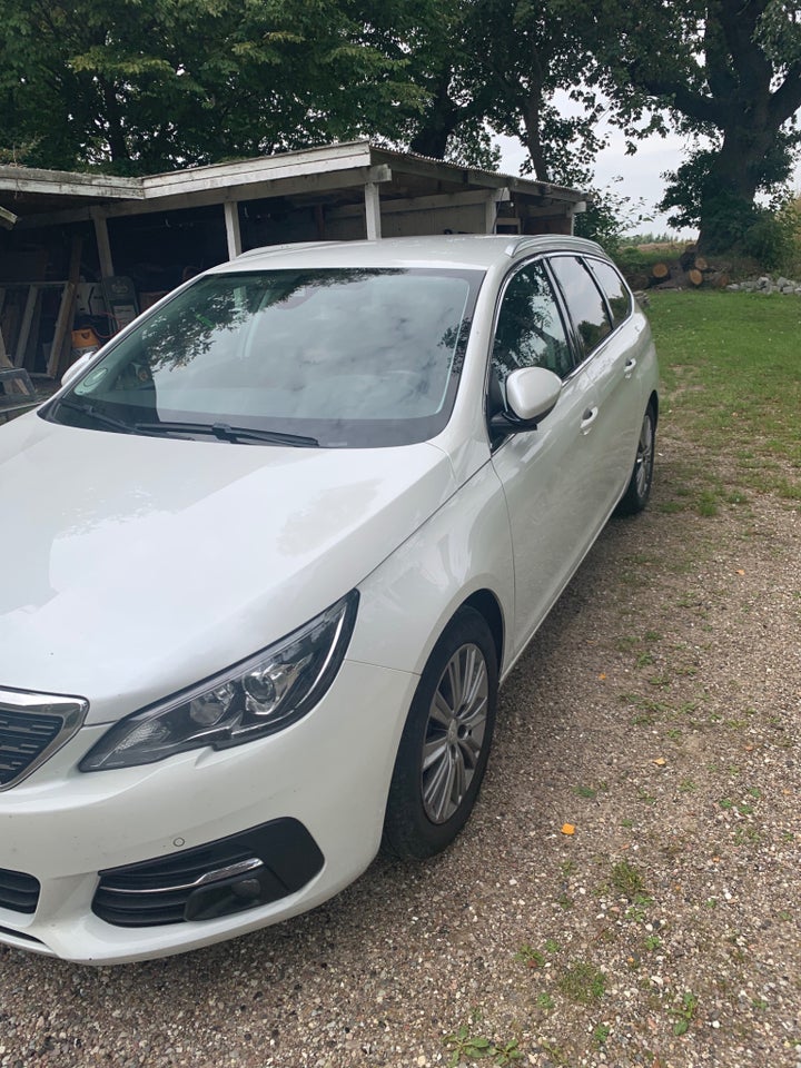 Peugeot 308 1,5 BlueHDi 130 Special Pack 5d