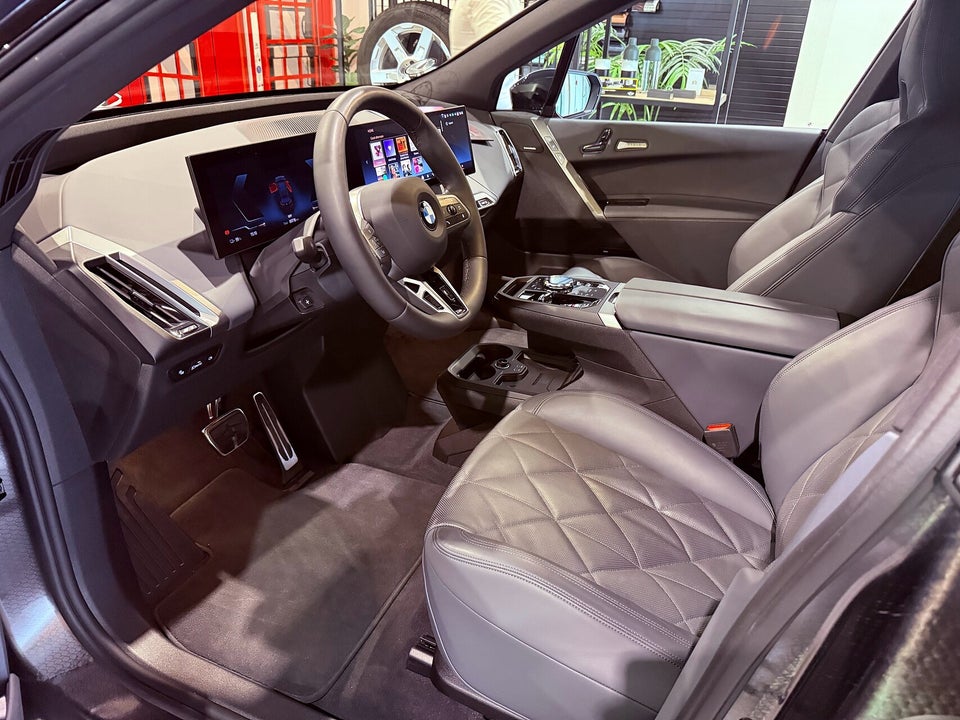 BMW iX xDrive60 Fully Charged 5d