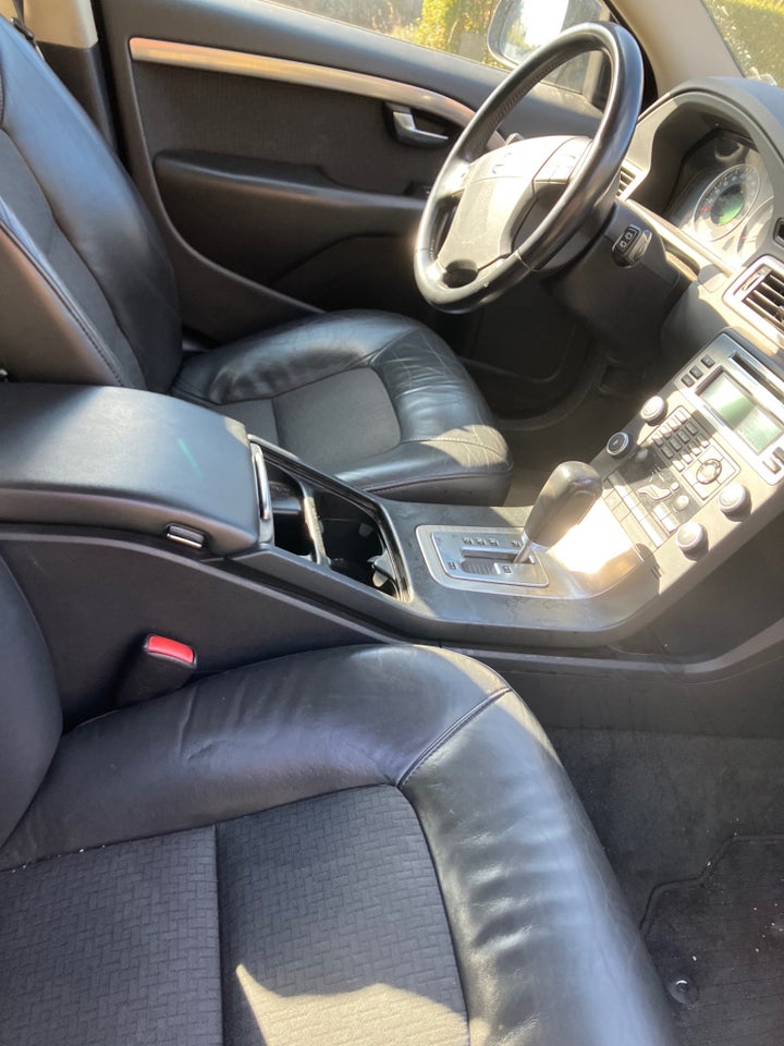 Volvo V70 2,5 T Momentum aut. 5d