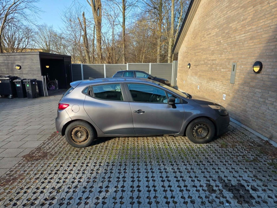 Renault Clio IV 1,2 16V Expression 5d