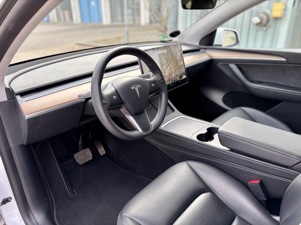 Tesla Model Y Long Range AWD 5d