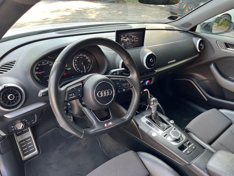 Audi A3 1,4 e-tron S-line Sportback S-tr. 5d