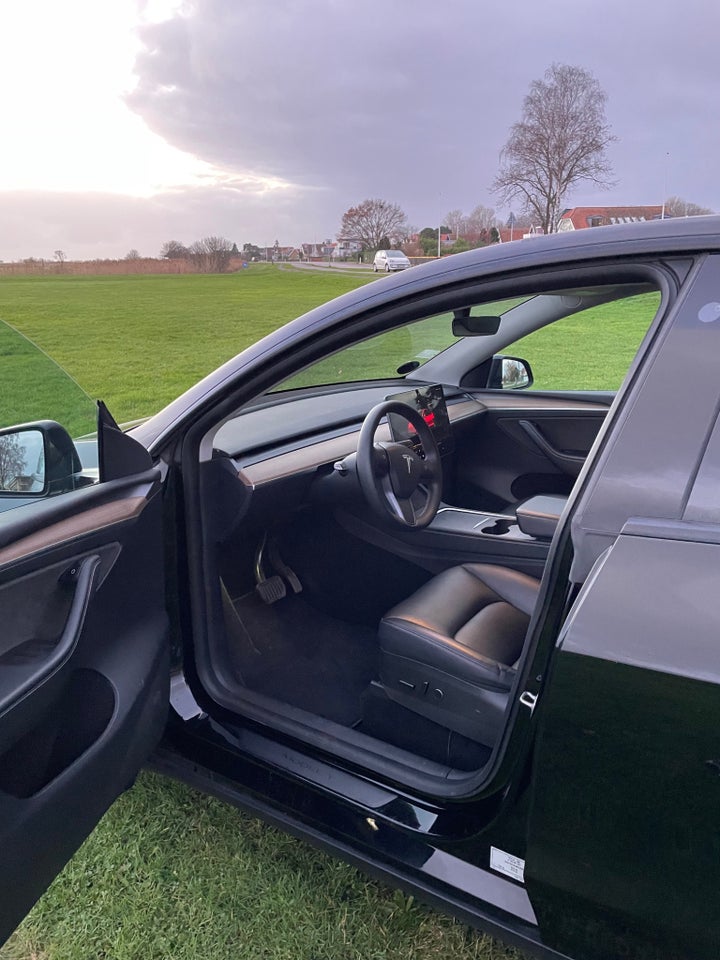 Tesla Model Y Long Range AWD 5d