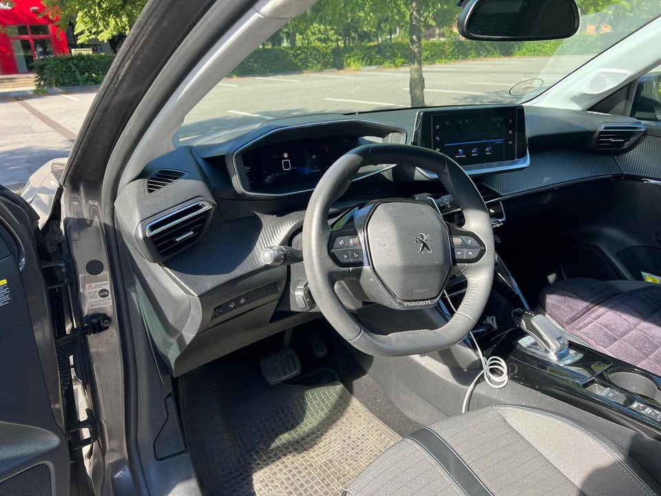 Peugeot 208 1,2 PureTech 100 Evolution+ EAT8 5d