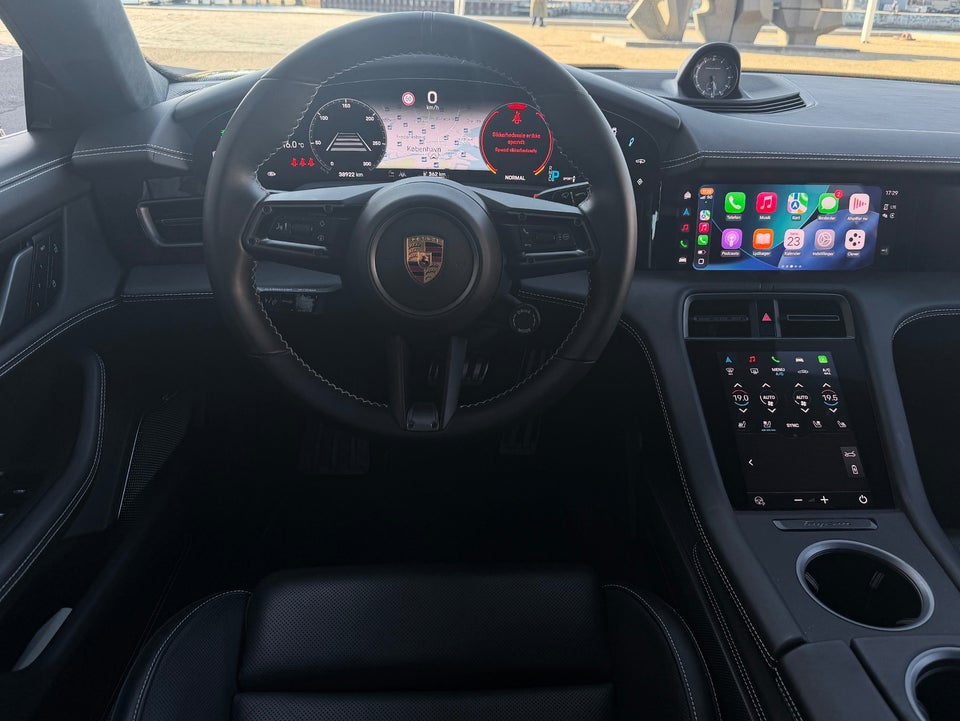 Porsche Taycan Turbo S Performance+ 4d