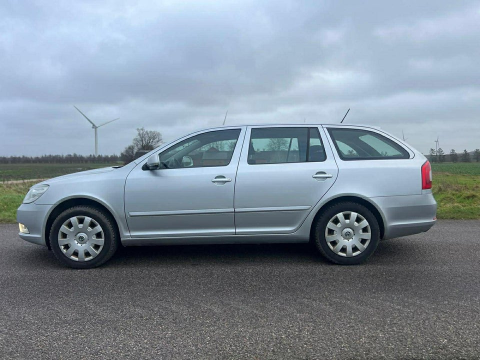 Skoda Octavia 1,6 TDi 105 Active Combi 5d