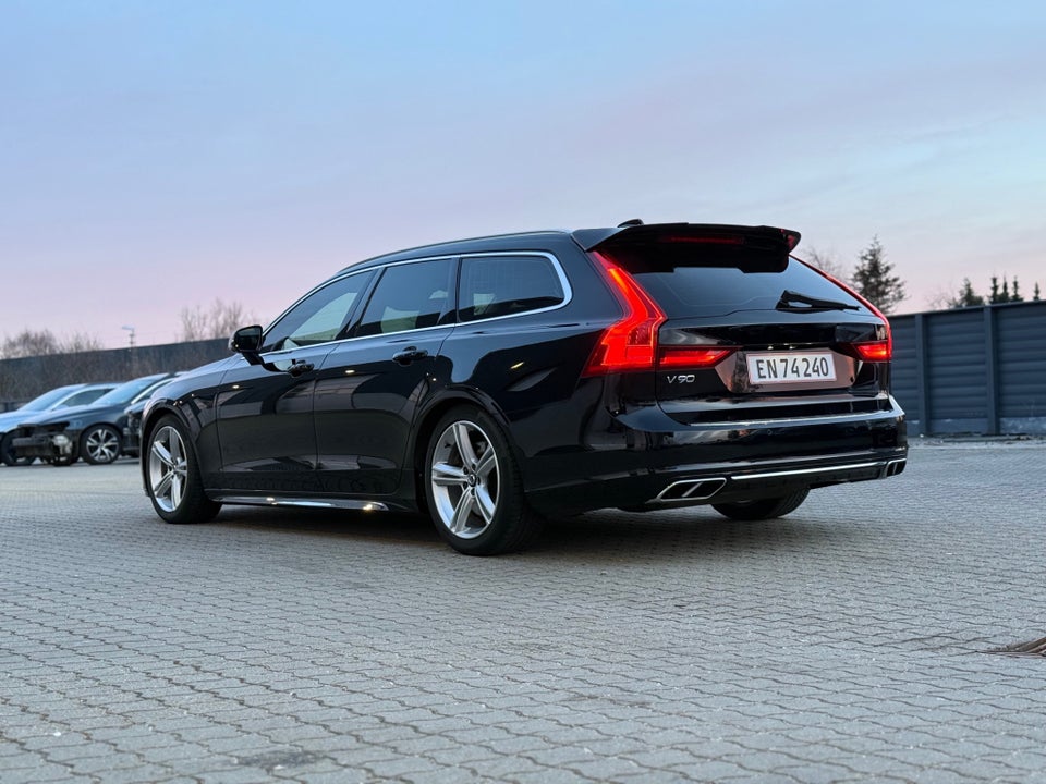 Volvo V90 2,0 T5 254 Momentum aut. 5d