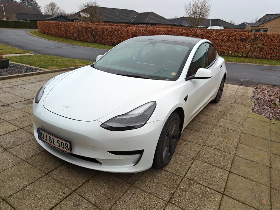 Tesla Model 3 Standard Range+ RWD 4d