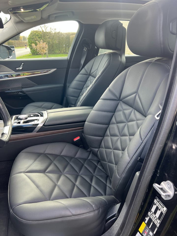 BMW i7 xDrive60 M-Sport 4d