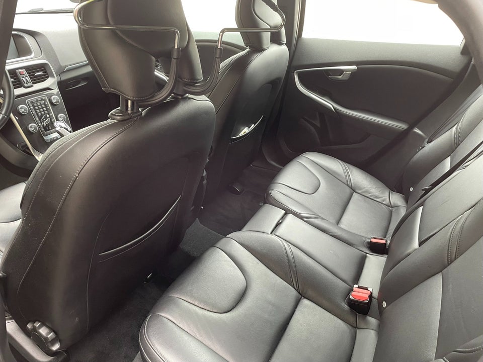 Volvo V40 1,5 T3 152 Momentum aut. 5d