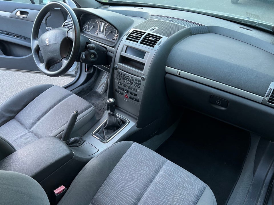 Peugeot 407 2,0 XR 4d