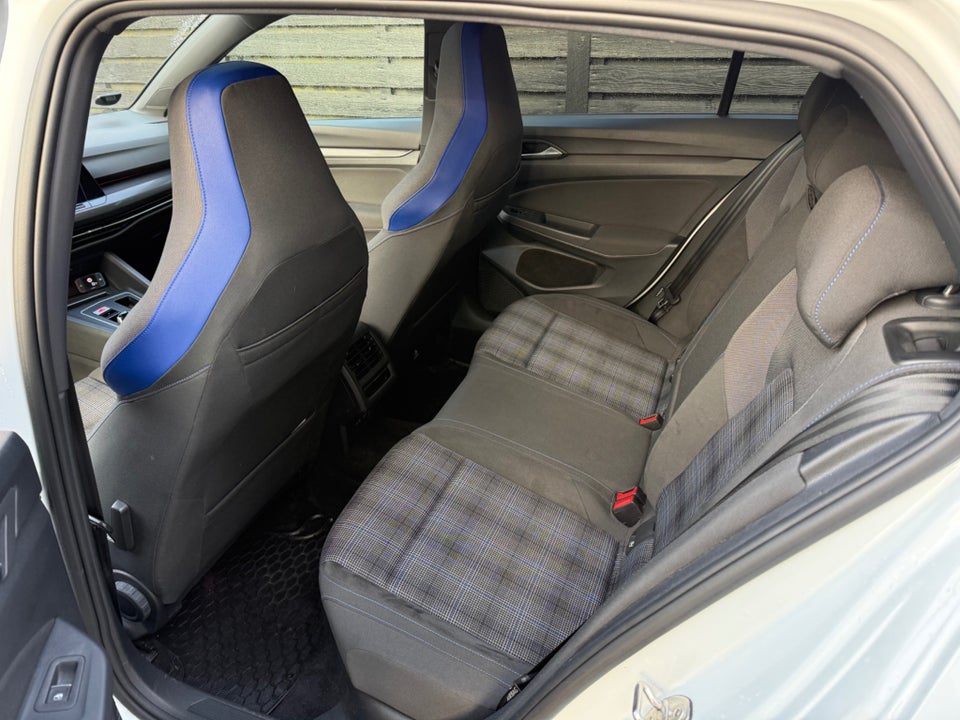 VW Golf VIII 1,4 GTE DSG 5d