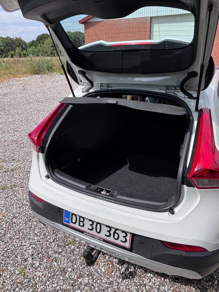 Volvo V40 CC 2,0 T3 152 Momentum 5d