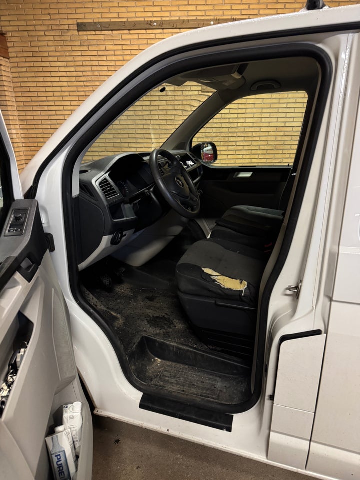 VW Transporter 2,0 TDi 102 Mandskabsvogn 4d