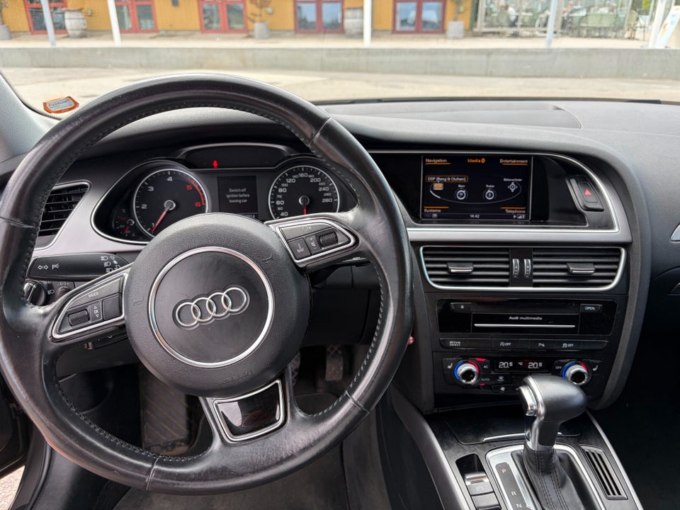 Audi A4 2,0 TDi 150 S-line Avant Multitr. 5d