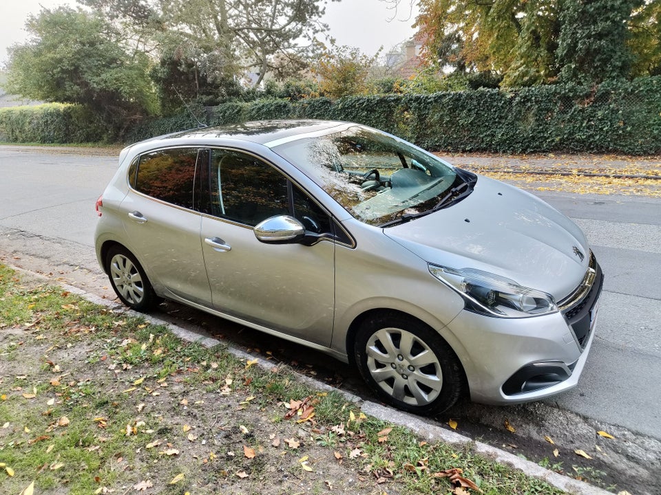 Peugeot 208 1,6 BlueHDi 100 Allure Sky 5d