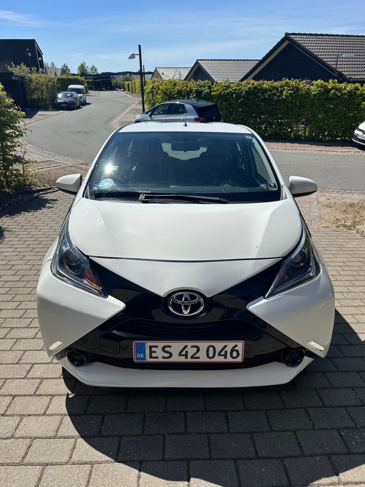Toyota Aygo 1,0 VVT-i x-press x-shift 5d