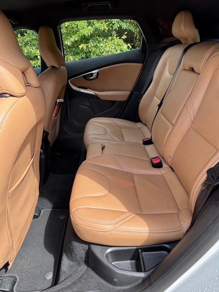 Volvo V40 CC 2,0 T3 152 Momentum 5d