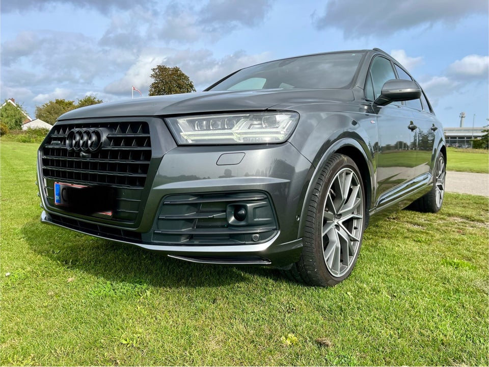 Audi Q7 3,0 TDi 272 S-line quattro Tiptr. 5d