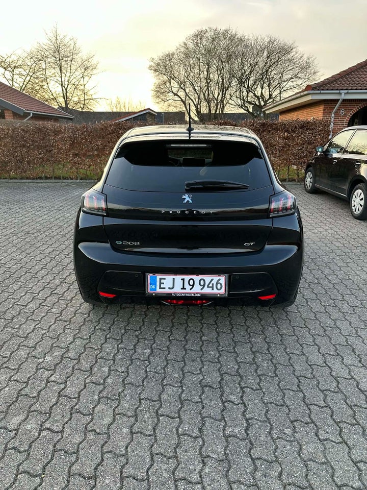 Peugeot e-208 50 GT Sky 5d