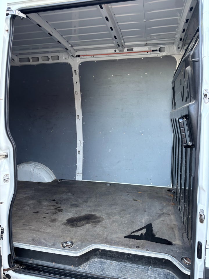 Iveco Daily 2,3 35S15 10,8m³ Van