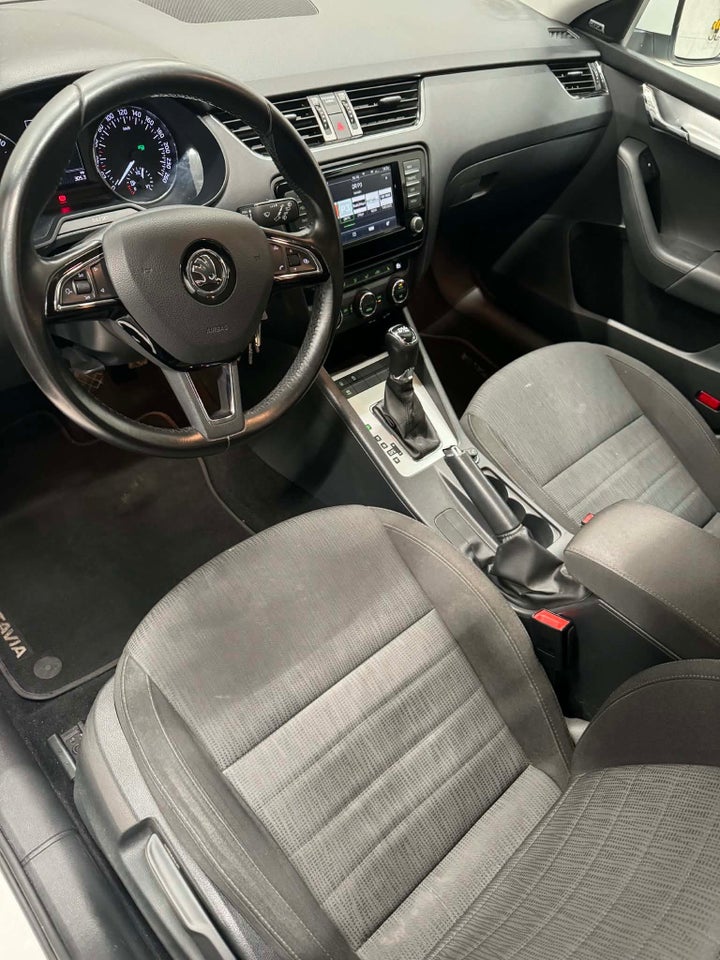 Skoda Octavia 1,6 TDi 110 Style DSG 5d
