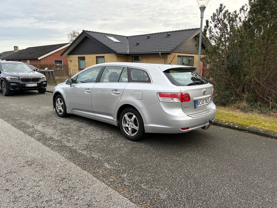 Toyota Avensis 2,0 D-4D T1 4d