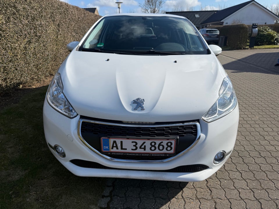 Peugeot 208 1,2 VTi 82 Active Navigator 5d