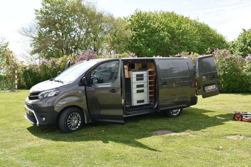 Toyota ProAce 2,0 D 122 Medium Comfort Master aut. 5d