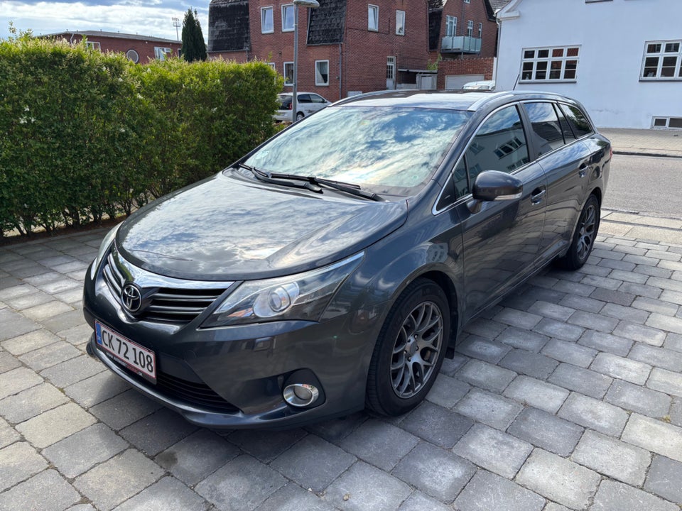 Toyota Avensis 2,0 D-4D T1 stc. 5d