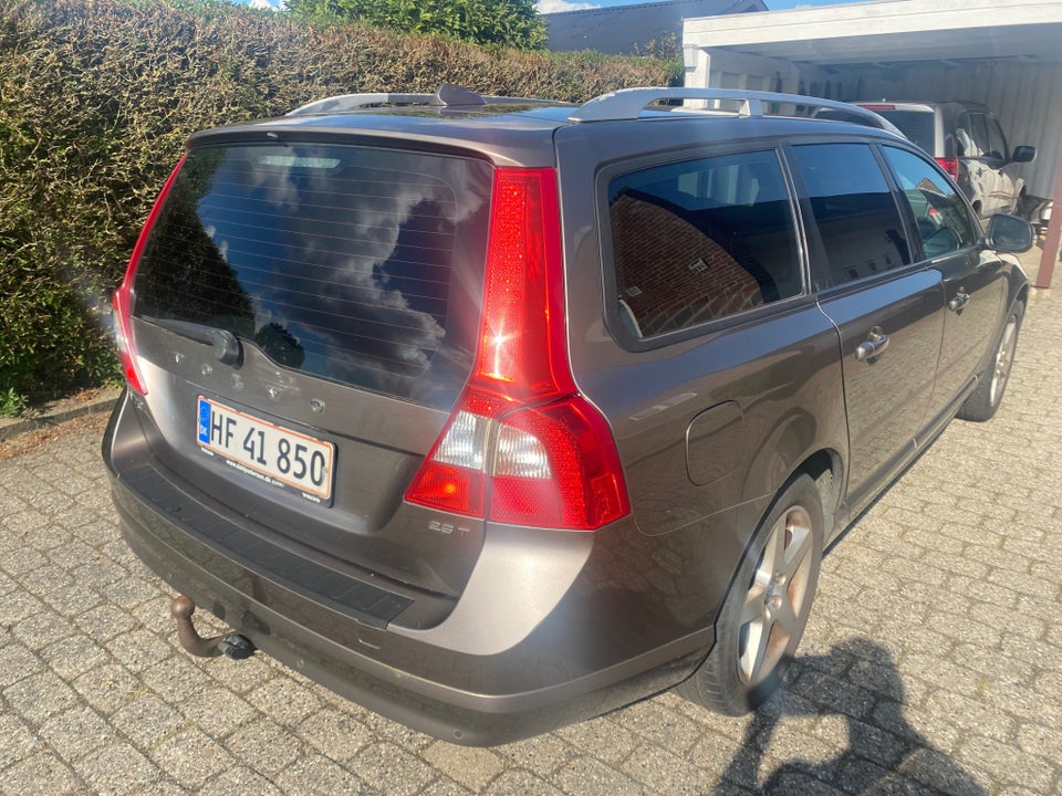 Volvo V70 2,5 T Momentum aut. 5d