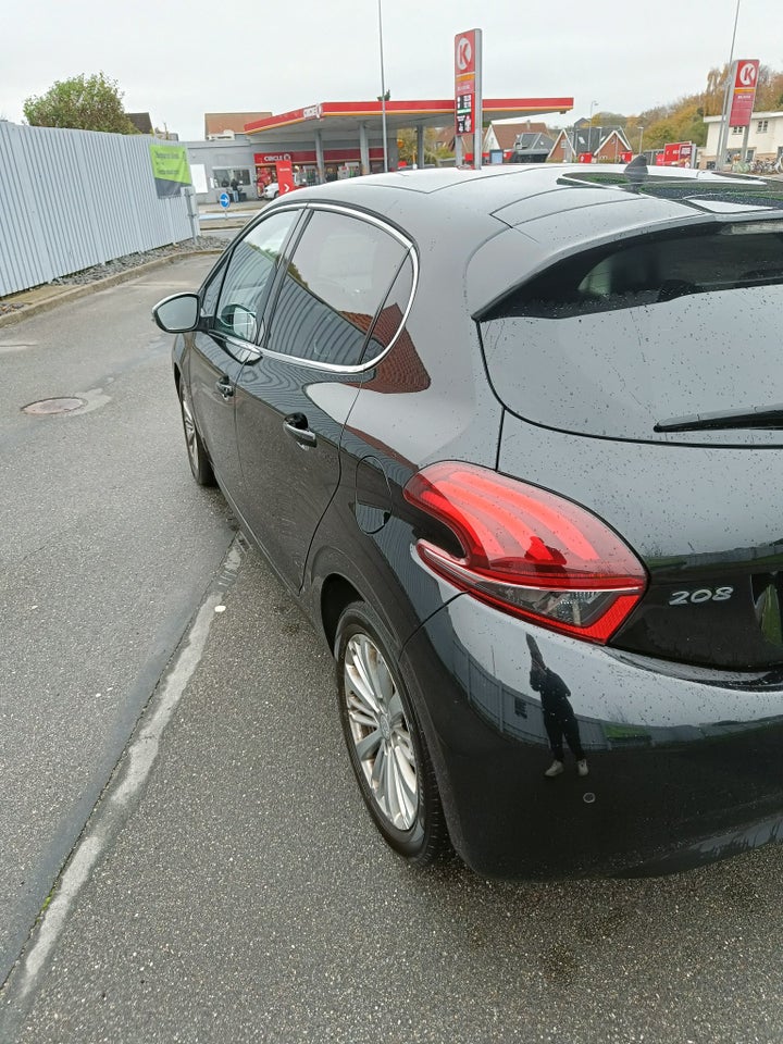 Peugeot 208 1,6 BlueHDi 100 Desire Sky 5d