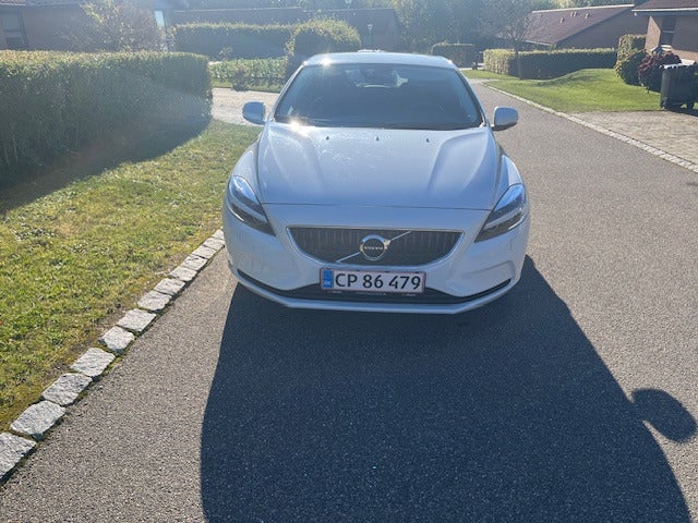 Volvo V40 2,0 D3 150 Momentum aut. 5d