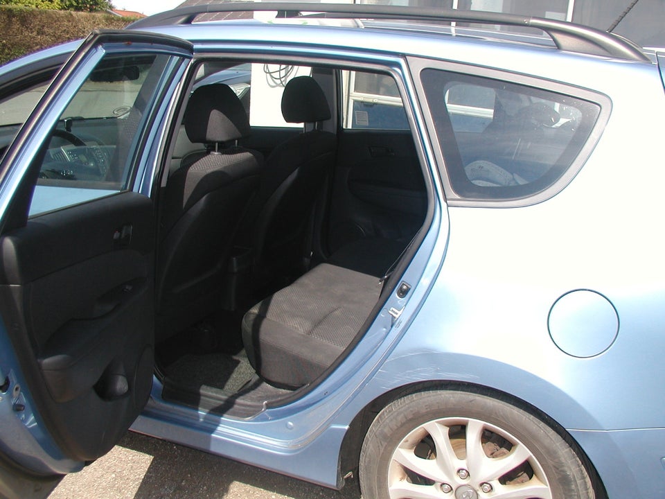 Hyundai i30 1,6 CRDi 90 Classic CW 5d