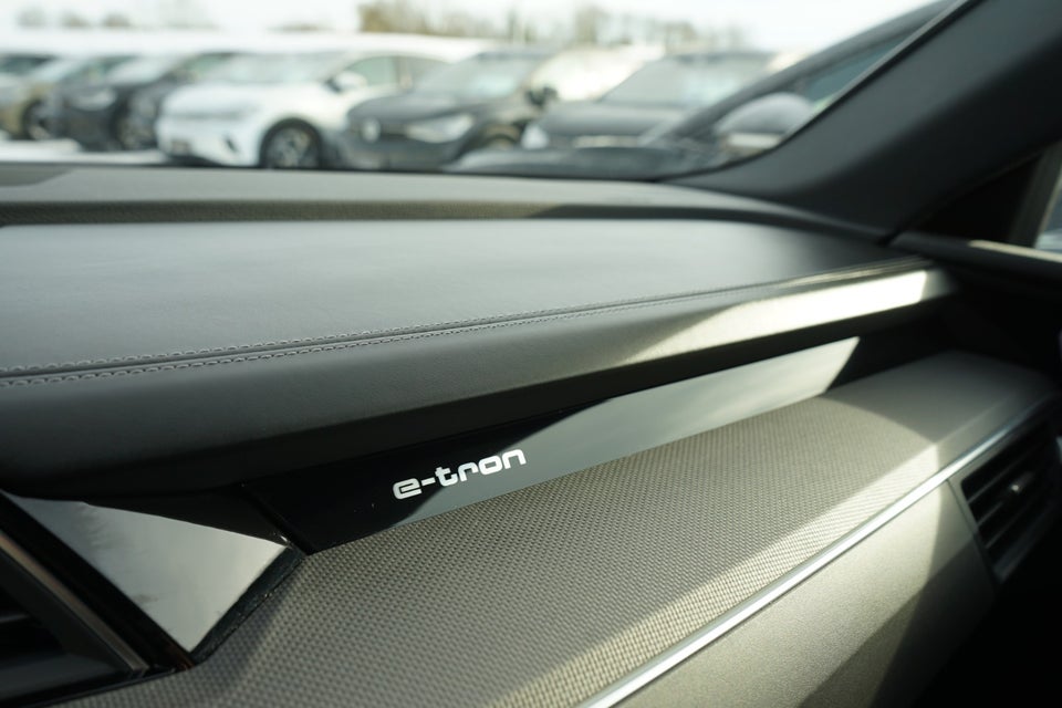 Audi Q8 e-tron 55 S-line quattro 5d