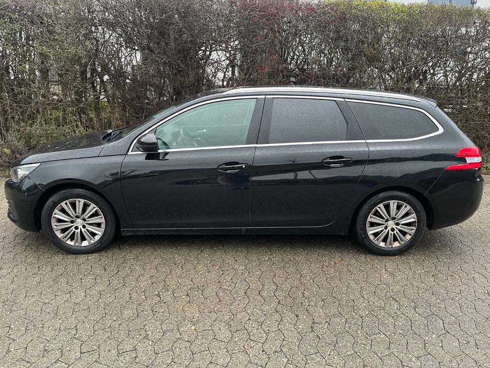 Peugeot 308 1,2 e-THP 130 Allure Sky SW 5d