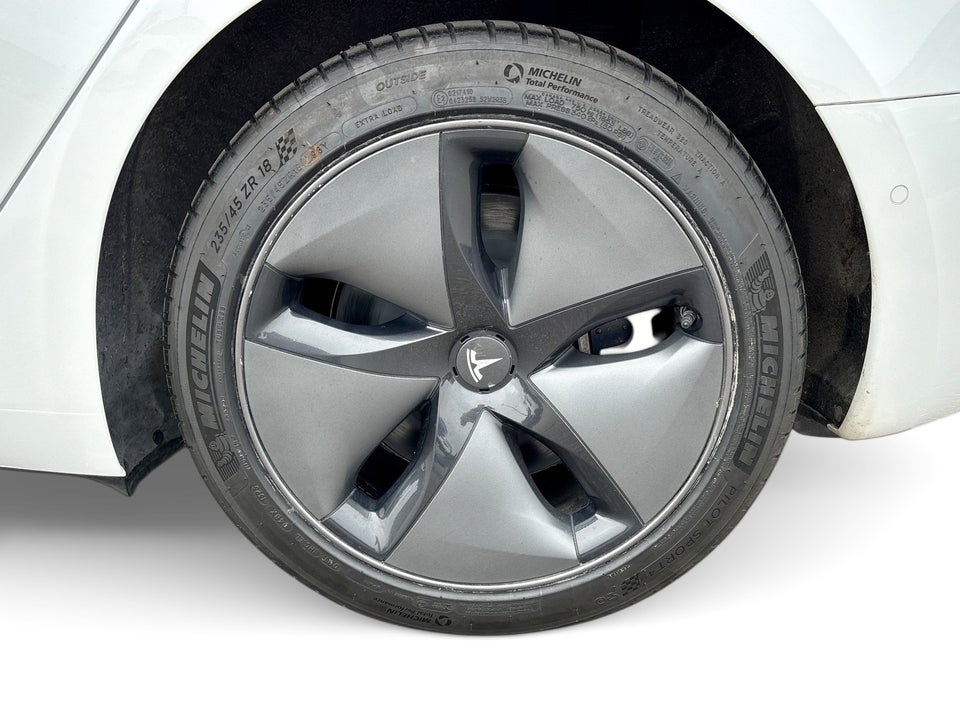 Tesla Model 3 Standard Range+ RWD 4d