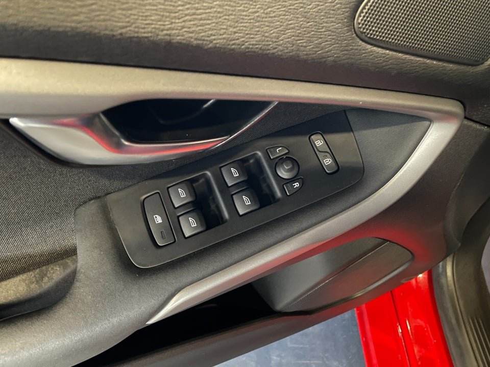 Volvo V40 1,6 D2 115 Kinetic 5d