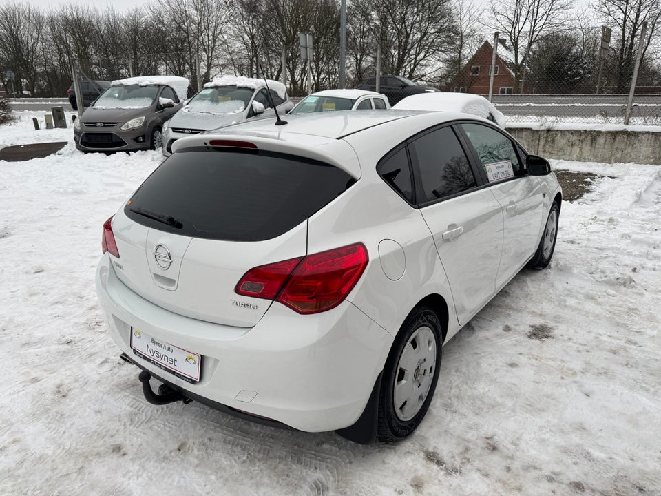 Opel Astra 1,4 T 140 Enjoy 5d