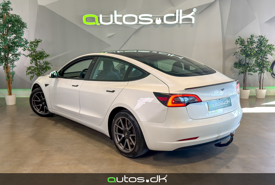 Tesla Model 3 Standard Range+ RWD 4d