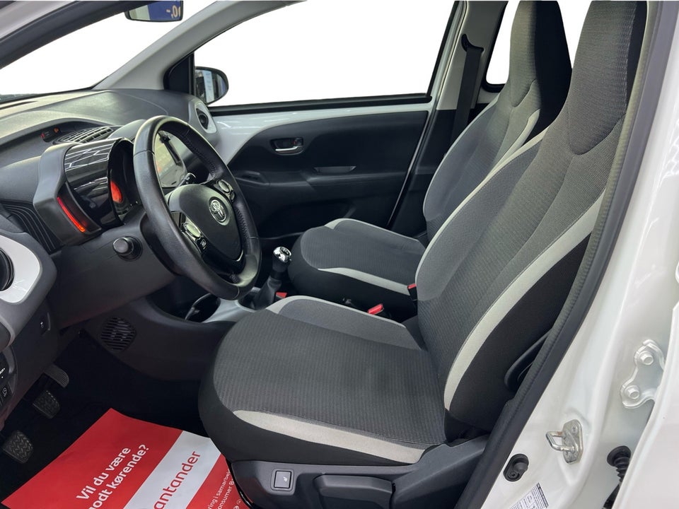 Toyota Aygo 1,0 VVT-i x-press 5d