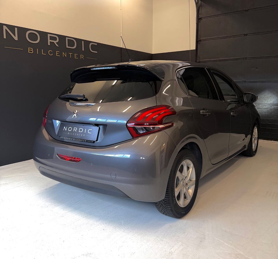 Peugeot 208 1,2 PureTech 82 Allure Sky 5d