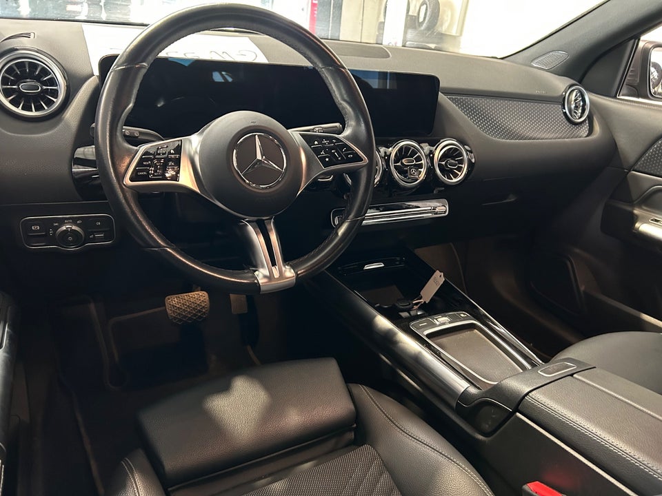Mercedes EQA300 Progressive 4Matic 5d