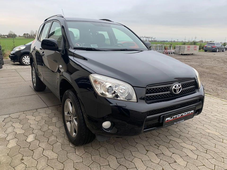 Toyota RAV4 2,0 VVT-i aut. 4x4 Van 5d