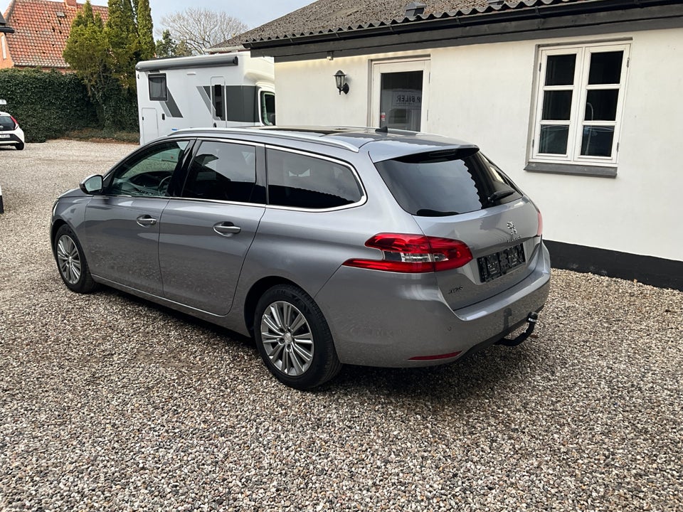 Peugeot 308 1,5 BlueHDi 130 Selection Sky SW 5d