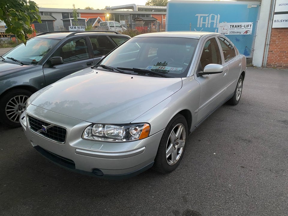Volvo S60 2,4 170 Momentum 4d