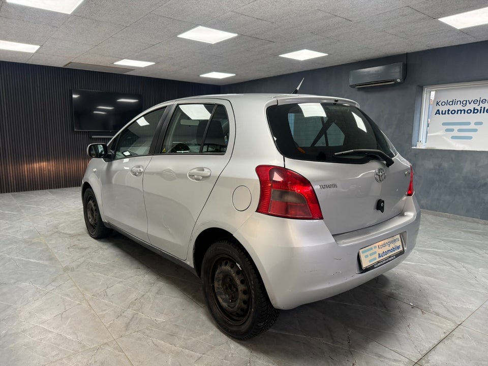 Toyota Yaris 1,3 Luna 5d